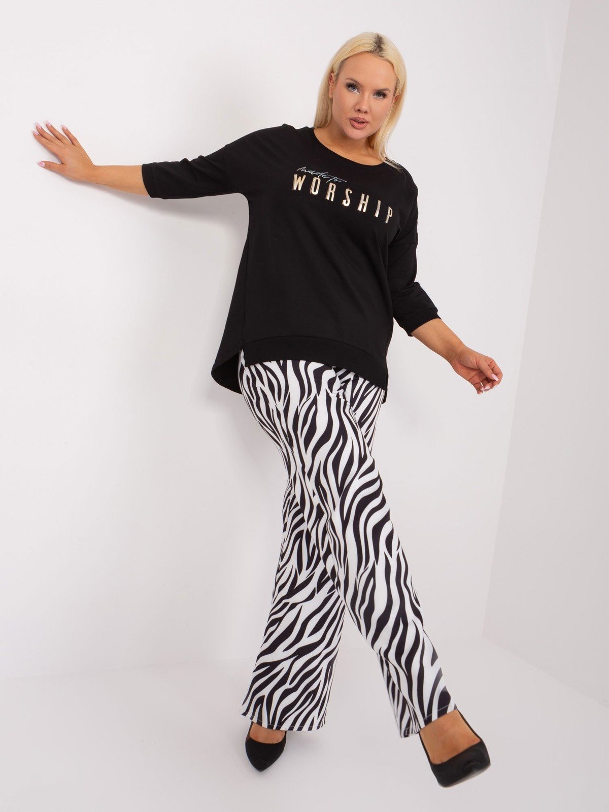 Černá asymetrická halenka plus size velikosti