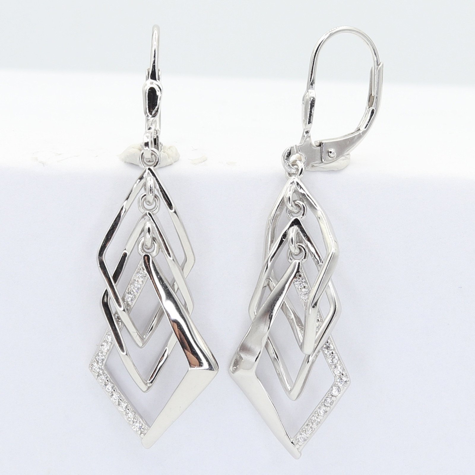 Stříbrné náušnice 106027