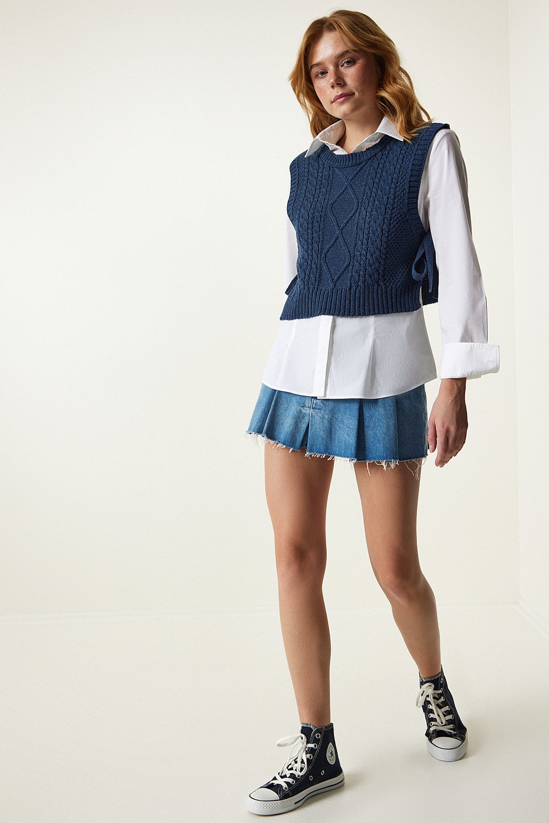 Happiness İstanbul Women's Navy Blue Motif Tied Crop Knitwear Sweater