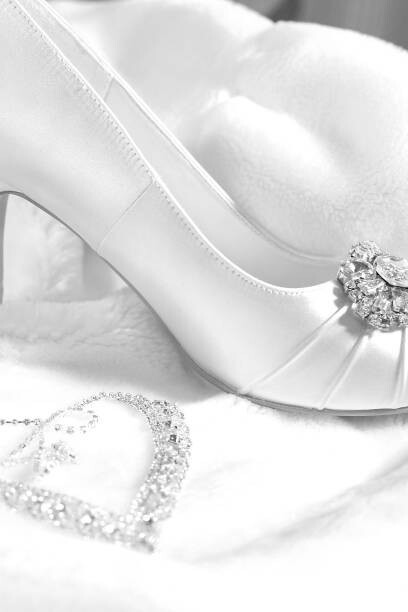 Borisenkov Andrei Umělecká fotografie High-heeled shoes and women's jewelry, diamond, Borisenkov Andrei, (26.7 x 40 cm)
