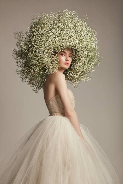 Vasilina Popova Umělecká fotografie Portrait of beautiful girl with flower wreath, Vasilina Popova, (26.7 x 40 cm)