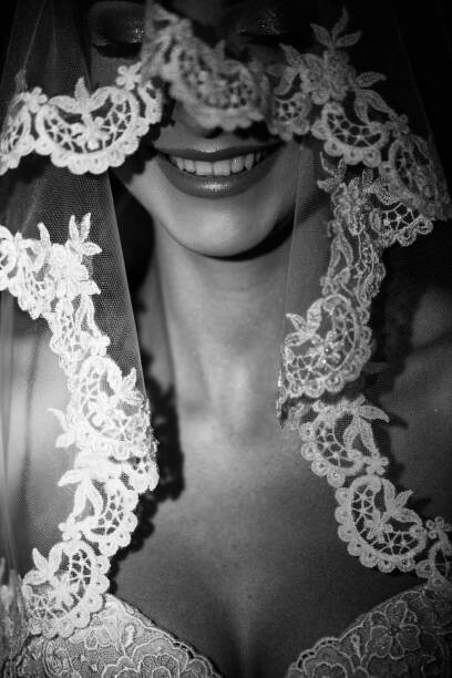 Victor Dyomin Umělecká fotografie Smiling bride under the elegant translucent veil, Victor Dyomin, (26.7 x 40 cm)