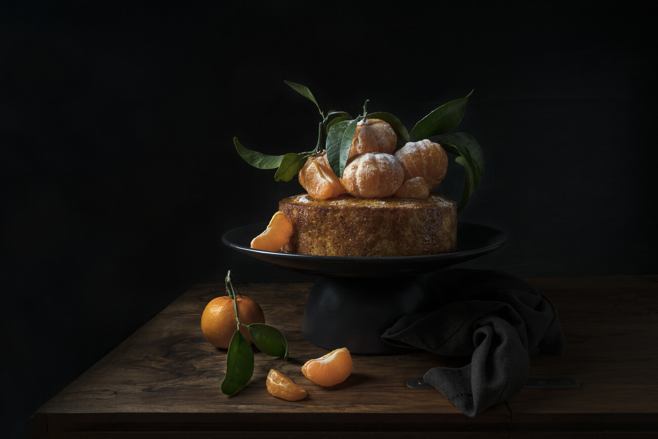 Diana Popescu Umělecká fotografie Polenta cake with sweet mandarines, Diana Popescu, (40 x 26.7 cm)