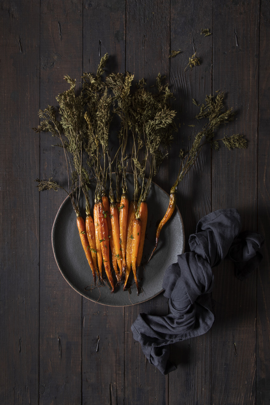 Diana Popescu Umělecká fotografie Roasted carrots, Diana Popescu, (26.7 x 40 cm)