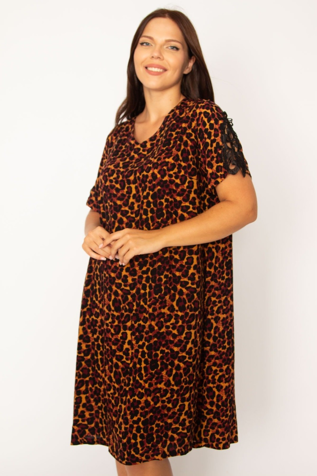 Şans Women's Plus Size Leo Lace Detailed V-Neck Leopard Patterned Dress