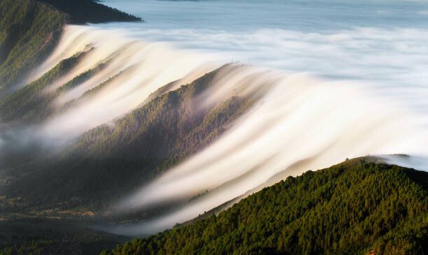 Dominic Dähncke Umělecká fotografie Waterfall of clouds, Dominic Dähncke, (40 x 24.6 cm)