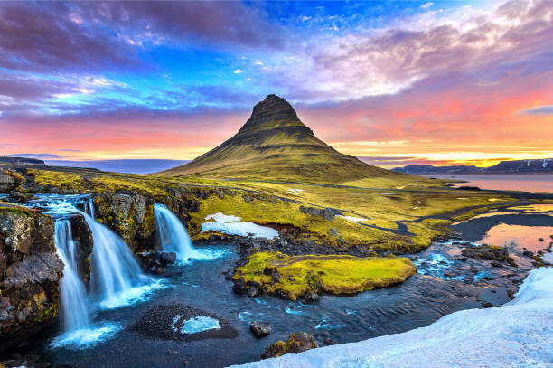 tawatchaiprakobkit Umělecká fotografie Kirkjufell at sunrise in Iceland. Beautiful, tawatchaiprakobkit, (40 x 26.7 cm)
