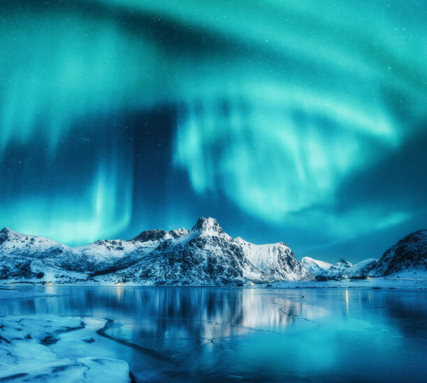 den-belitsky Umělecká fotografie Aurora borealis above snowy mountains, frozen, den-belitsky, (40 x 35 cm)