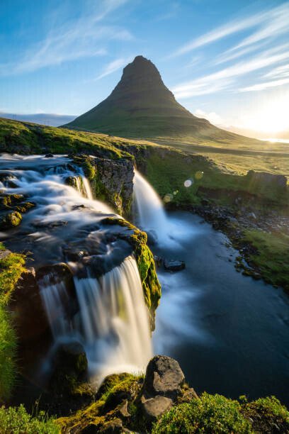 Ratnakorn Piyasirisorost Umělecká fotografie Kirkjufell and waterfall at sunrise in, Ratnakorn Piyasirisorost, (26.7 x 40 cm)