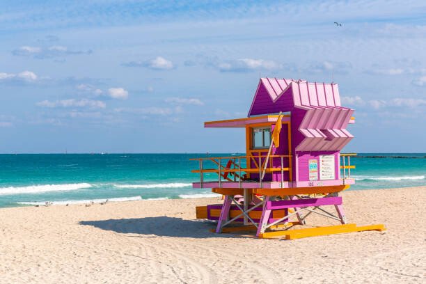 Alexander Spatari Umělecká fotografie Pink lifeguard hut at South Beach, Miami, USA, Alexander Spatari, (40 x 26.7 cm)