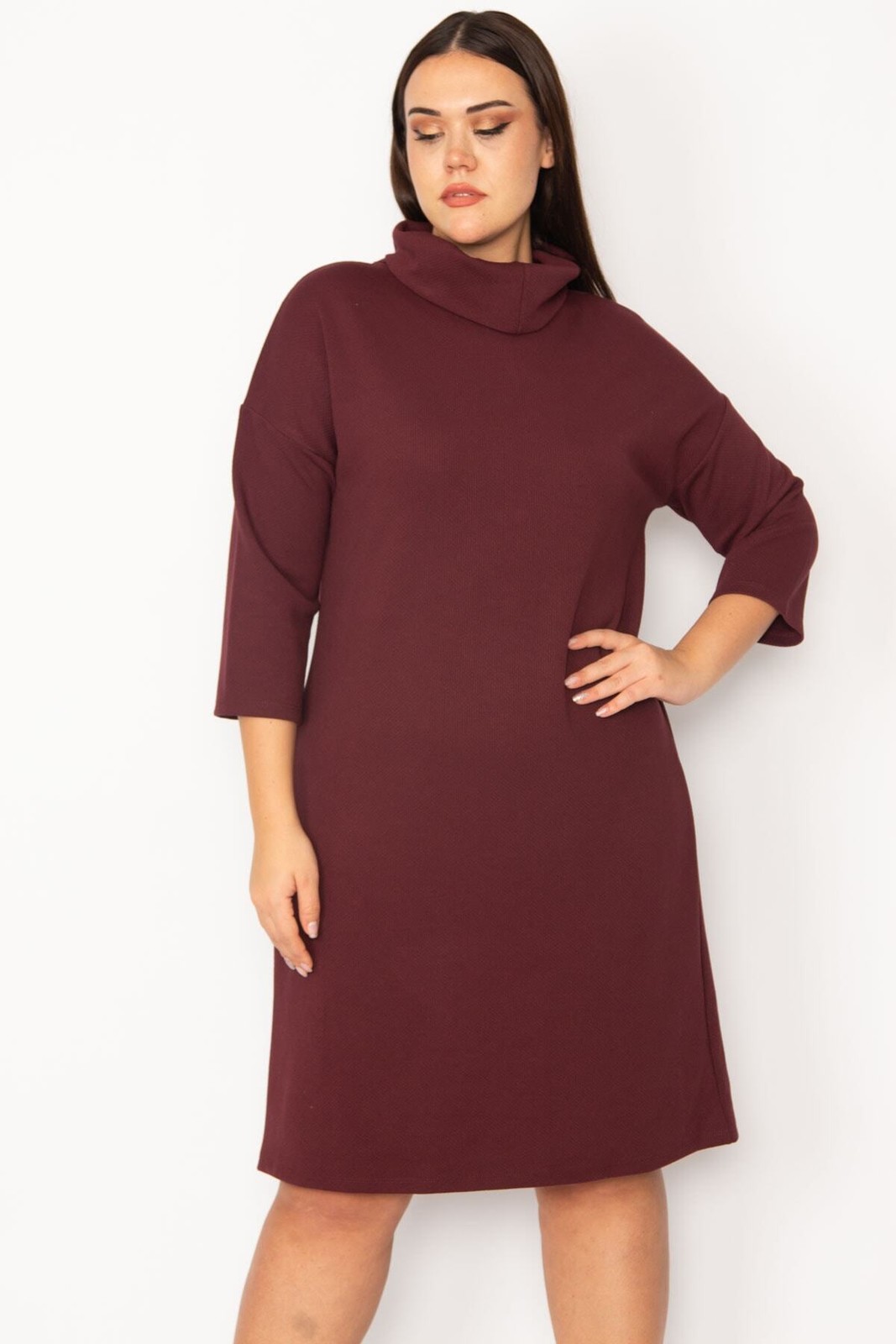 Şans Women's Plus Size Burgundy Depigmented Collar Capri Sleeve Dress