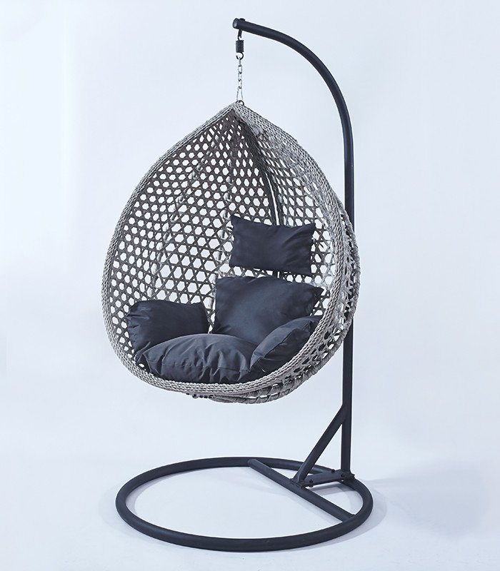 Světle šedé závěsné křeslo TROPIKAL s černým stojanem