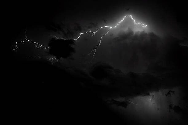 CCeliaPhoto Umělecká fotografie lightning in dark sky, CCeliaPhoto, (40 x 26.7 cm)