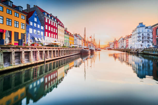 emicristea Umělecká fotografie Copenhagen, Denmark. Nyhavn, Kobenhavn's iconic canal,, emicristea, (40 x 26.7 cm)