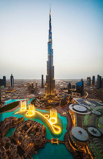 John Harper Umělecká fotografie Elevated view of Burj Khalifa at twilight, Dubai, John Harper, (26.7 x 40 cm)