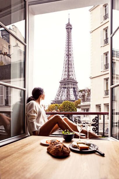 Orbon Alija Umělecká fotografie Woman having lunch in hotel in Paris, Orbon Alija, (26.7 x 40 cm)