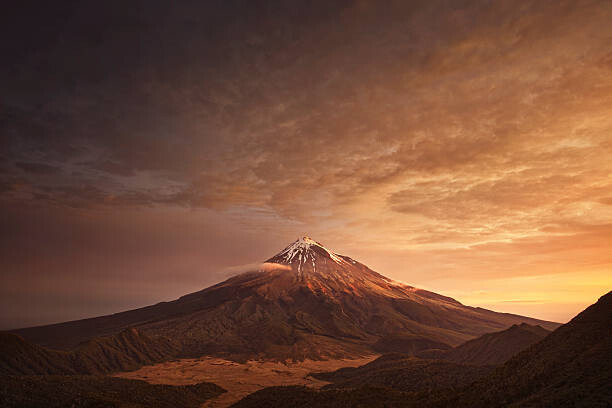 GETTY Umělecká fotografie Sunset over mountain, (40 x 26.7 cm)