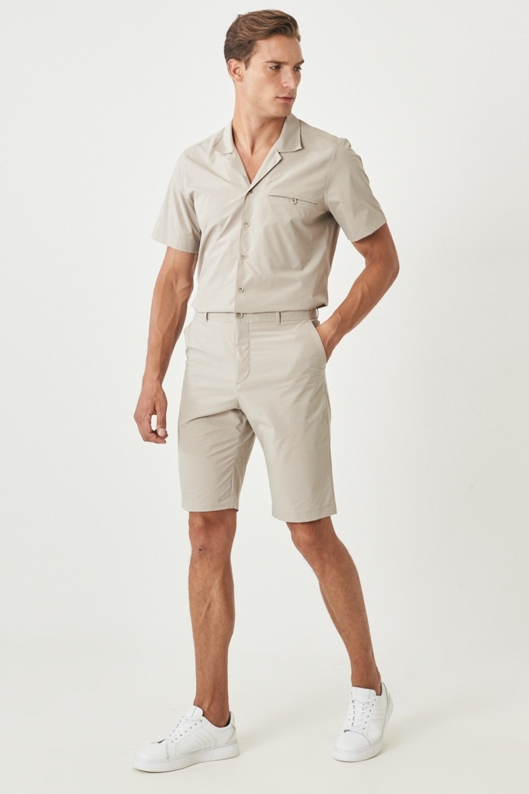 ALTINYILDIZ CLASSICS Men's Beige Slim Fit Narrow Cut Casual Shorts with Side Pockets