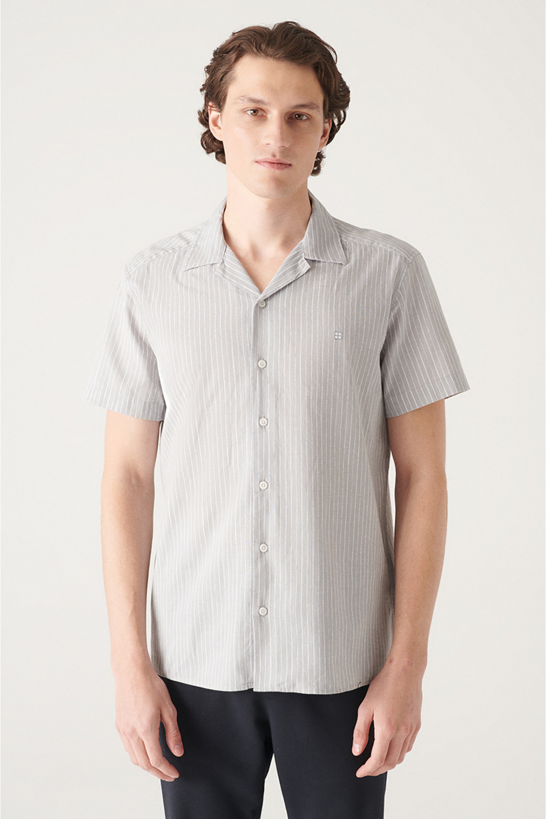 Avva Men's Light Gray Cuban Collar Thin Striped Short Sleeve Shirt