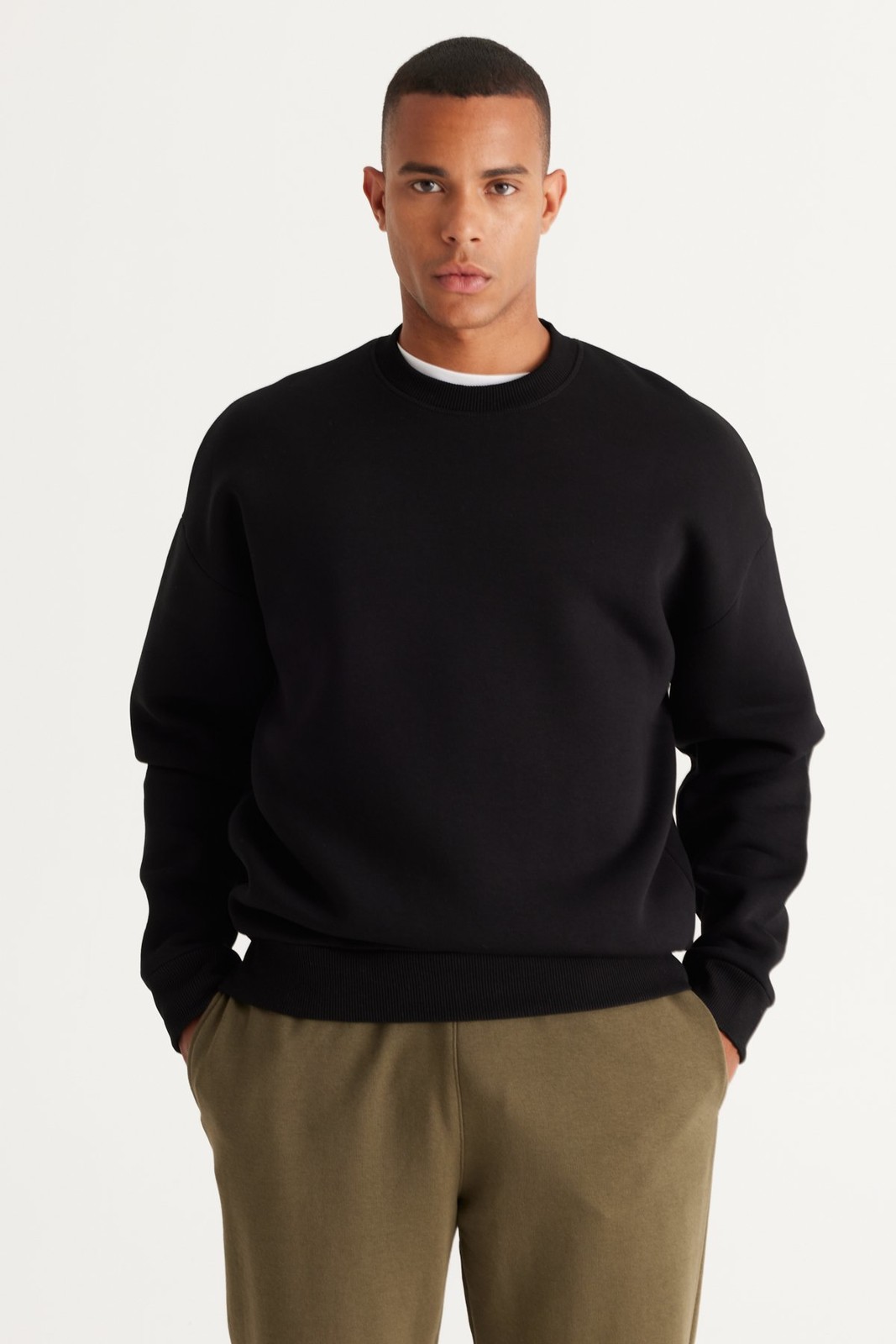 AC&Co / Altınyıldız Classics Men's Black Oversize Fit Wide Cut Cotton Fleece 3 Thread Crew Neck Sweatshirt