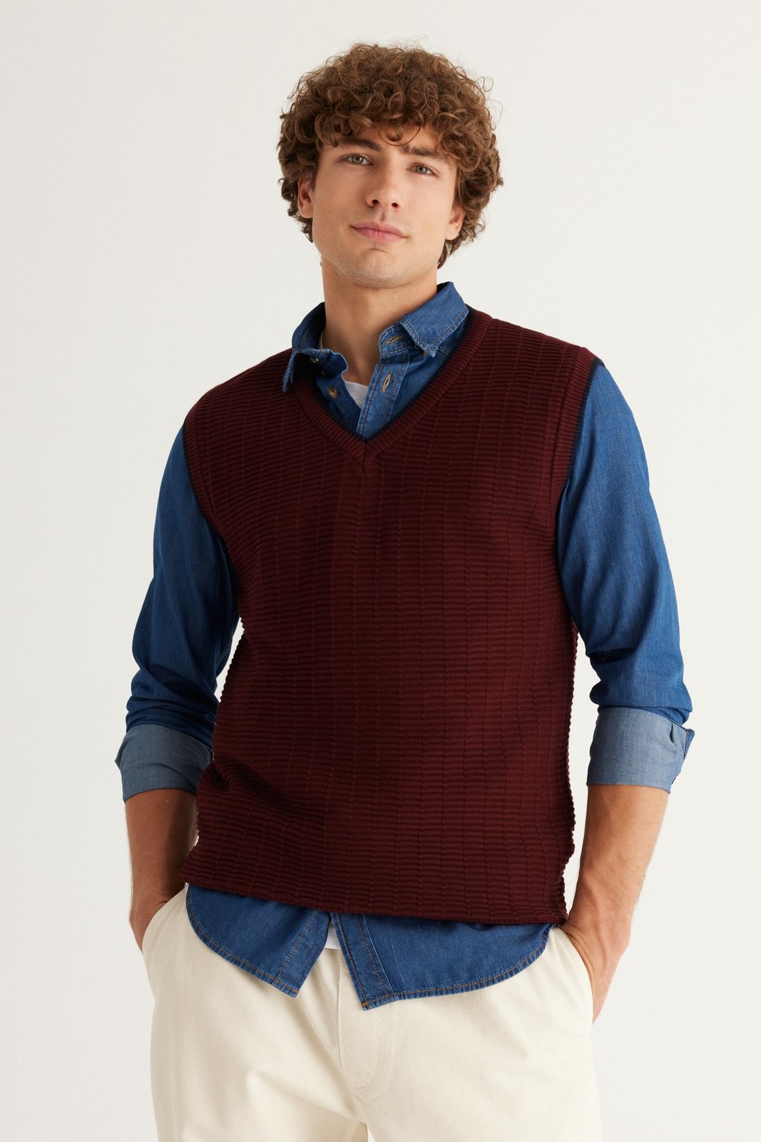 AC&Co / Altınyıldız Classics Men's Burgundy Standard Fit Normal Cut V-Neck Cotton Knitwear Sweater