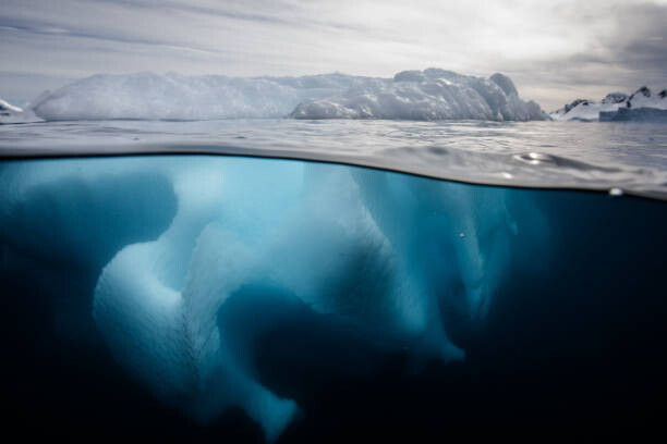 Brett Monroe Garner Umělecká fotografie Iceberg in Antarctica, Brett Monroe Garner, (40 x 26.7 cm)