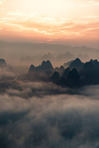 Mario Martinez Umělecká fotografie Guilin hills landscape at sunrise, Mario Martinez, (26.7 x 40 cm)
