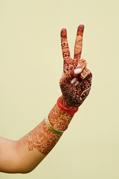 photosindia Umělecká fotografie Close-up of a woman's hand with a peace sign, photosindia, (26.7 x 40 cm)