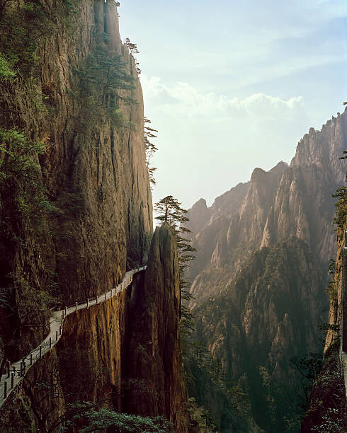 DKP Umělecká fotografie Pathway winding through Chinese mountian landscape, DKP, (30 x 40 cm)