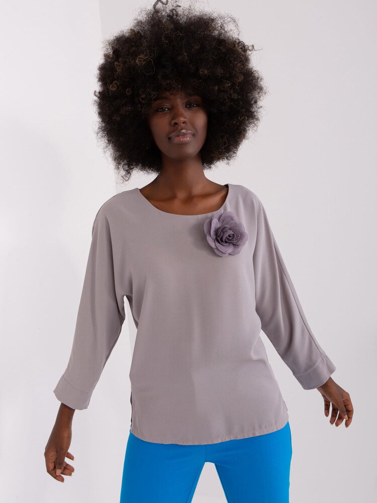 Fashionhunters Šedá dámská společenská halenka s květinou.Velikost: 36