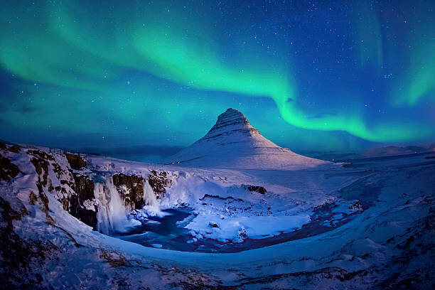 FEBRUARY Umělecká fotografie Northern lights at Mount Kirkjufell, Iceland, FEBRUARY, (40 x 26.7 cm)