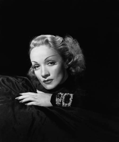 BRIDGEMAN IMAGES Umělecká fotografie 17Th December 1943: German-Born Actress Marlene Dietrich  Wearing A Jewel-Encrusted Bracelet., (35 x 40 cm)