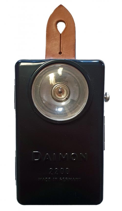 Baterka DAIMON® 2200 černá plechová svítilna BW originál