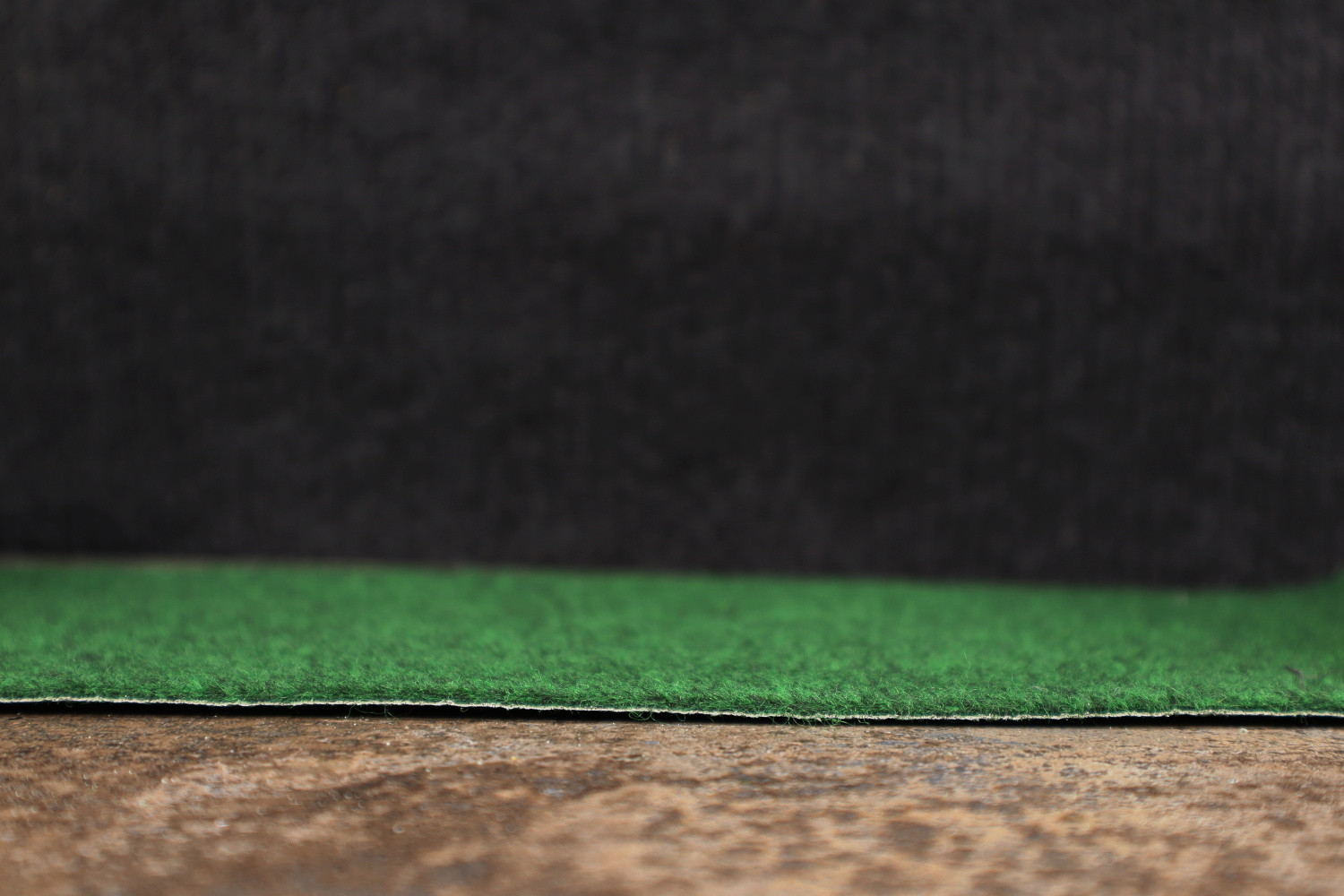AKCE: 74x200 cm Umělá tráva Sporting metrážní - Spodní část bez nopů (na měkké podklady) cm Aladin Holland carpets