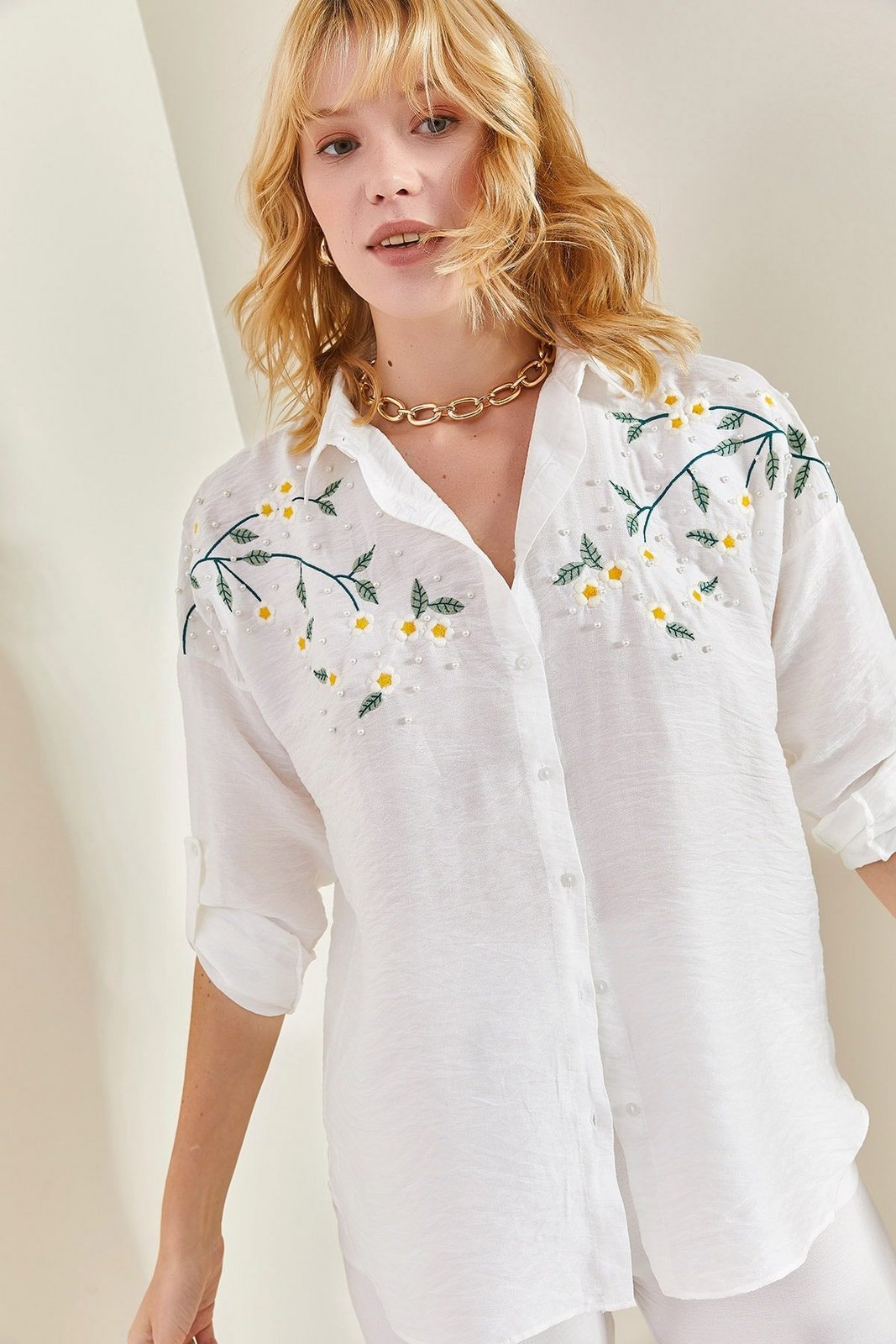 Bianco Lucci Women's Daisy Embroidered Sleeve Fold Ayrobin Linen Shirt