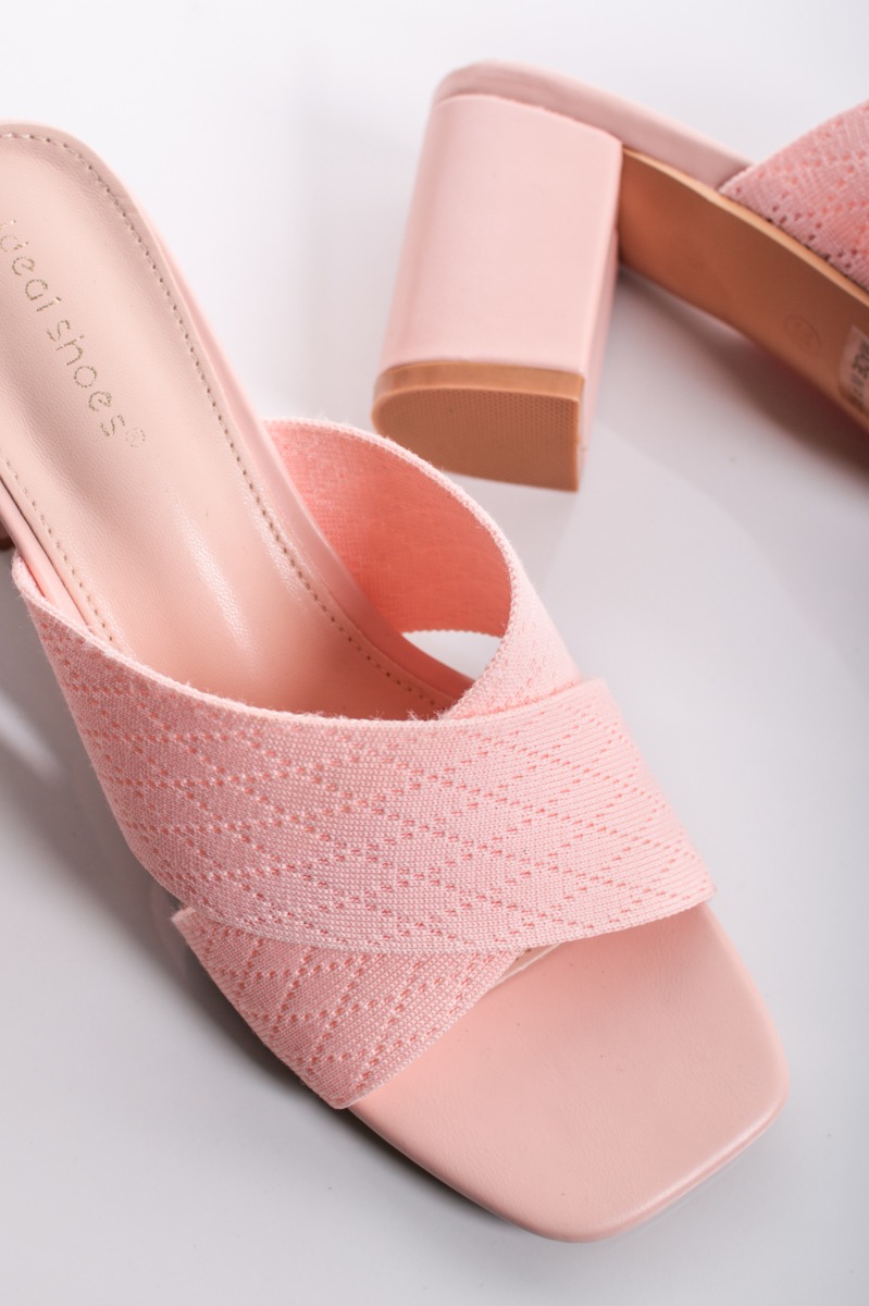 Světle růžové pantofle na hrubém podpatku Ruby