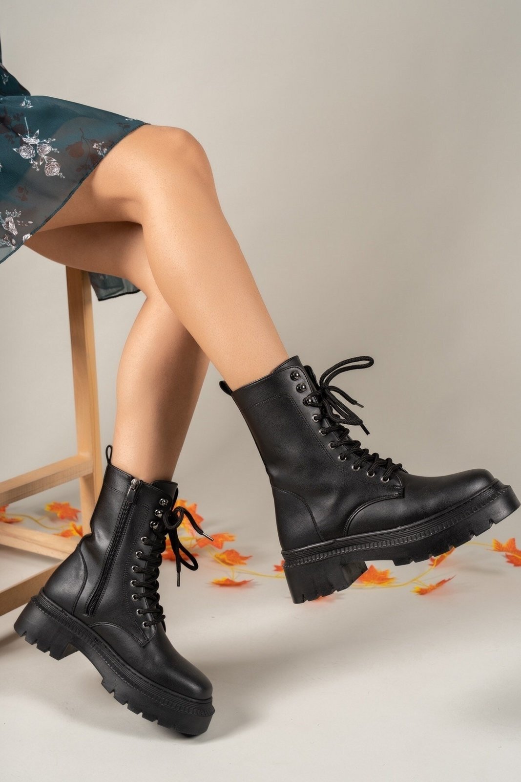 Riccon Black Women's Zippered Boots 0012299