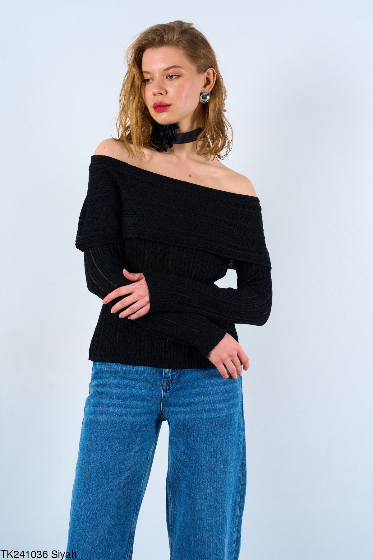 Laluvia Black Thin Madonna Collar Sweater