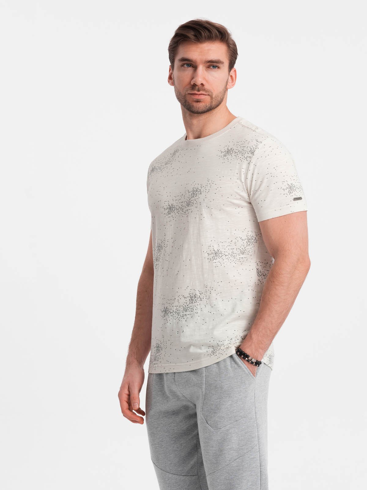 Ombre Men's full-print t-shirt with scattered letters - light beige