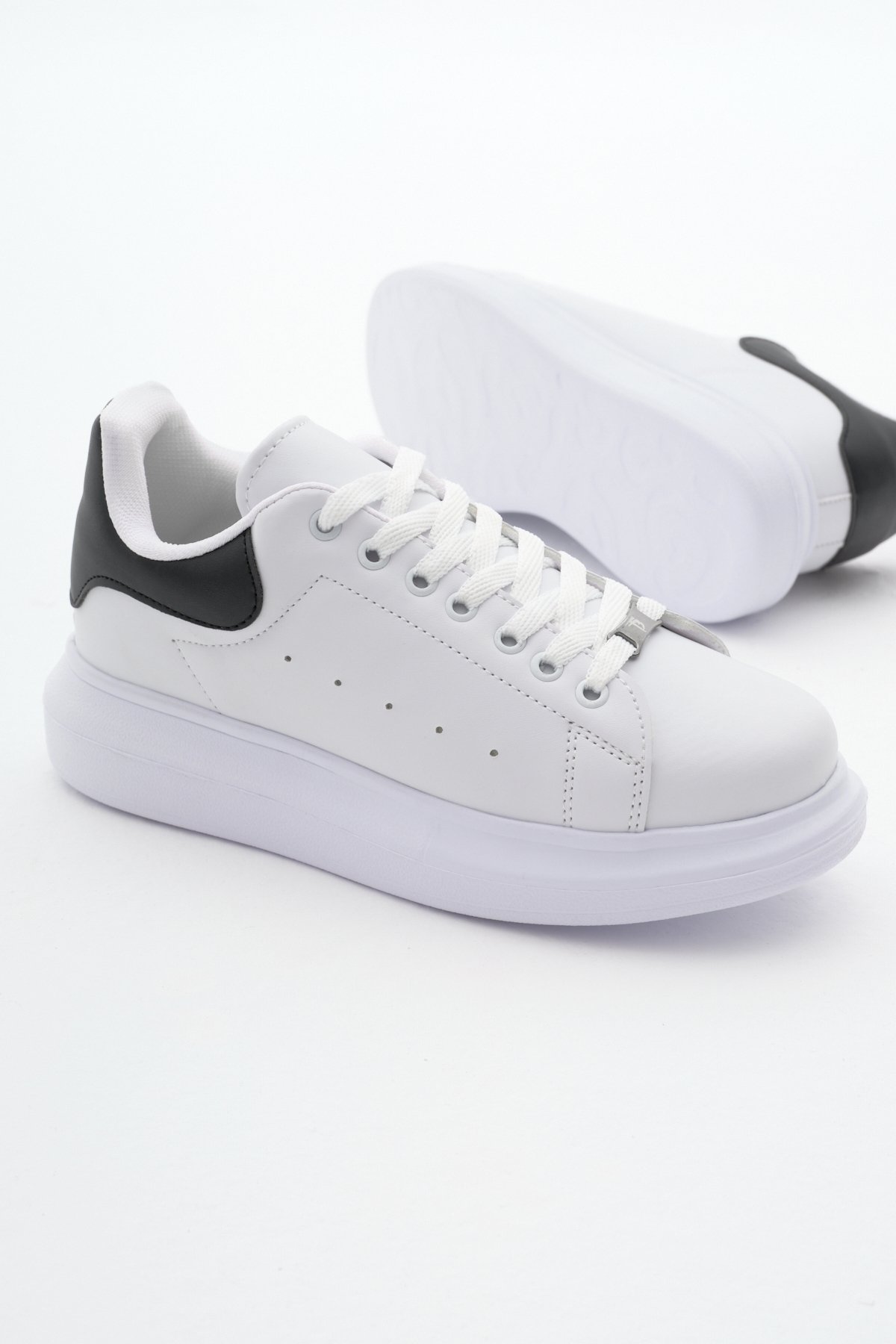 Tonny Black Unisex White Black Sneakers V2alx