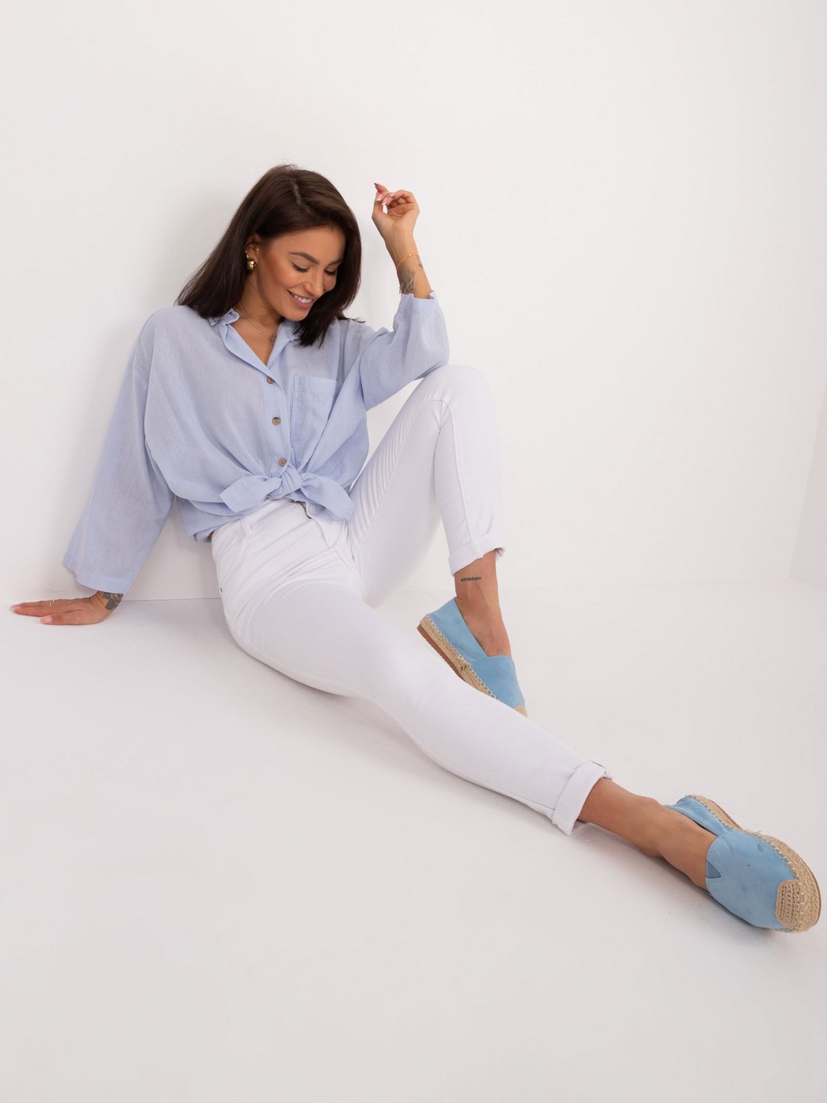 Dámské kalhoty z bílého hladkého denimu