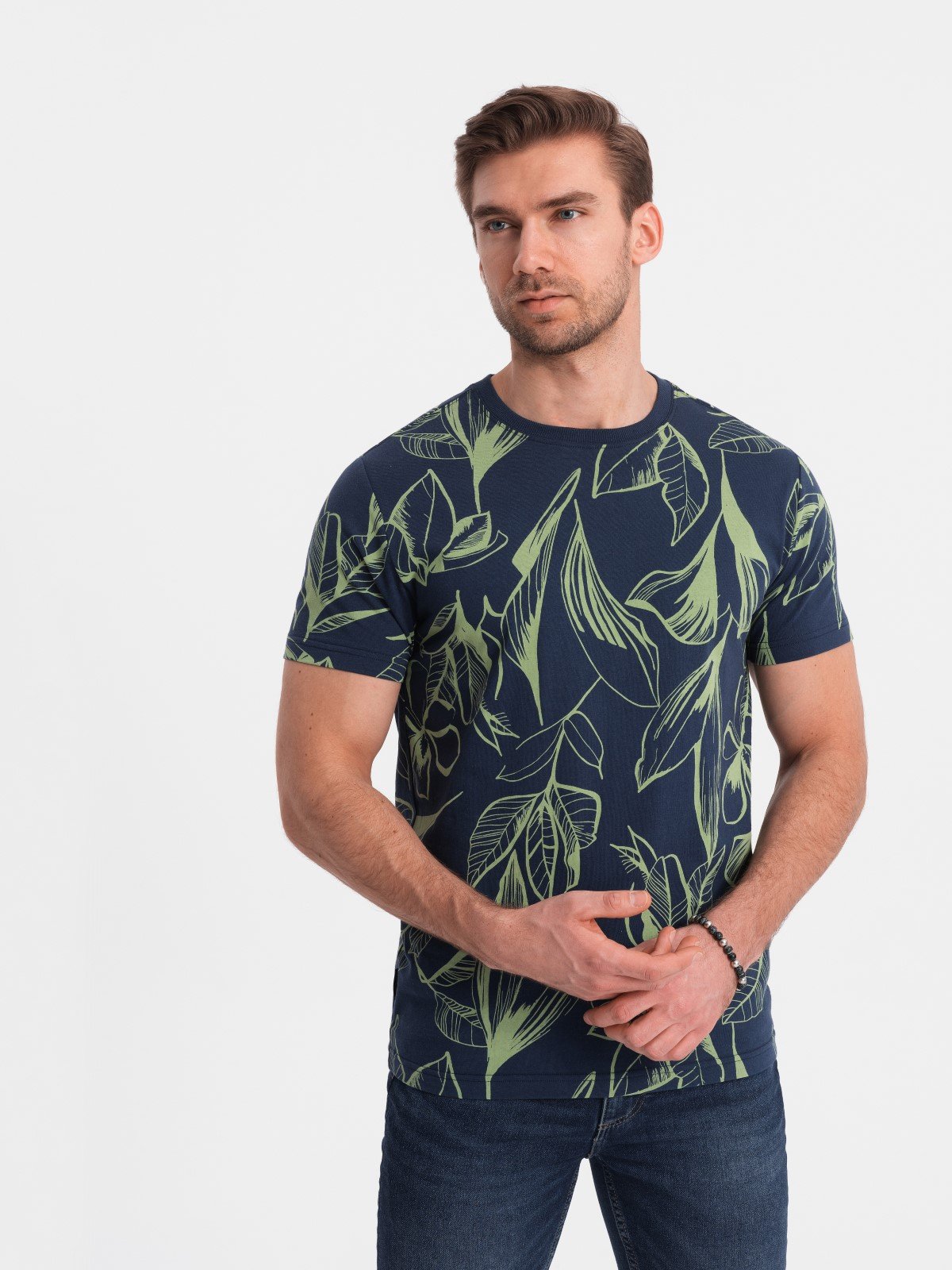 Ombre Men's full-print t-shirt in contrasting leaves - navy blue