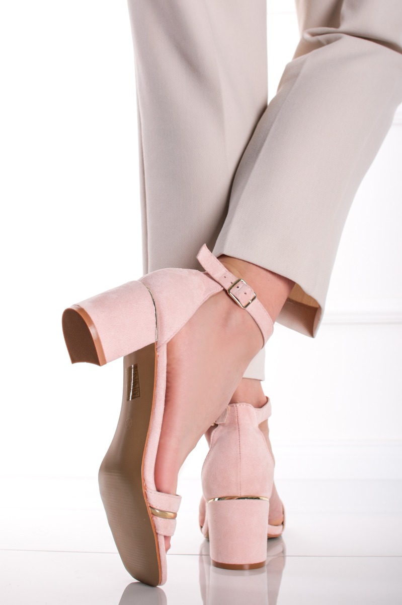 Světle růžové sandály na hrubém podpatku Teri