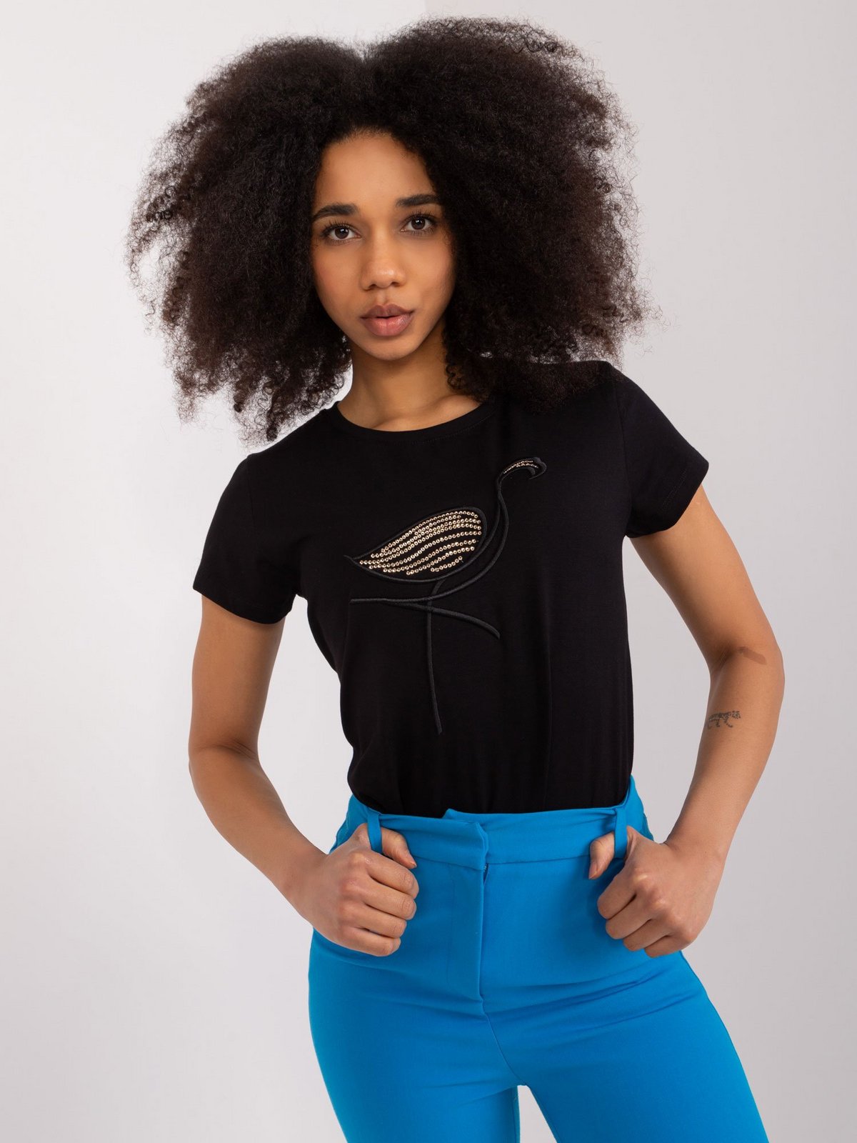 Černé tričko s aplikací BASIC FEEL GOOD