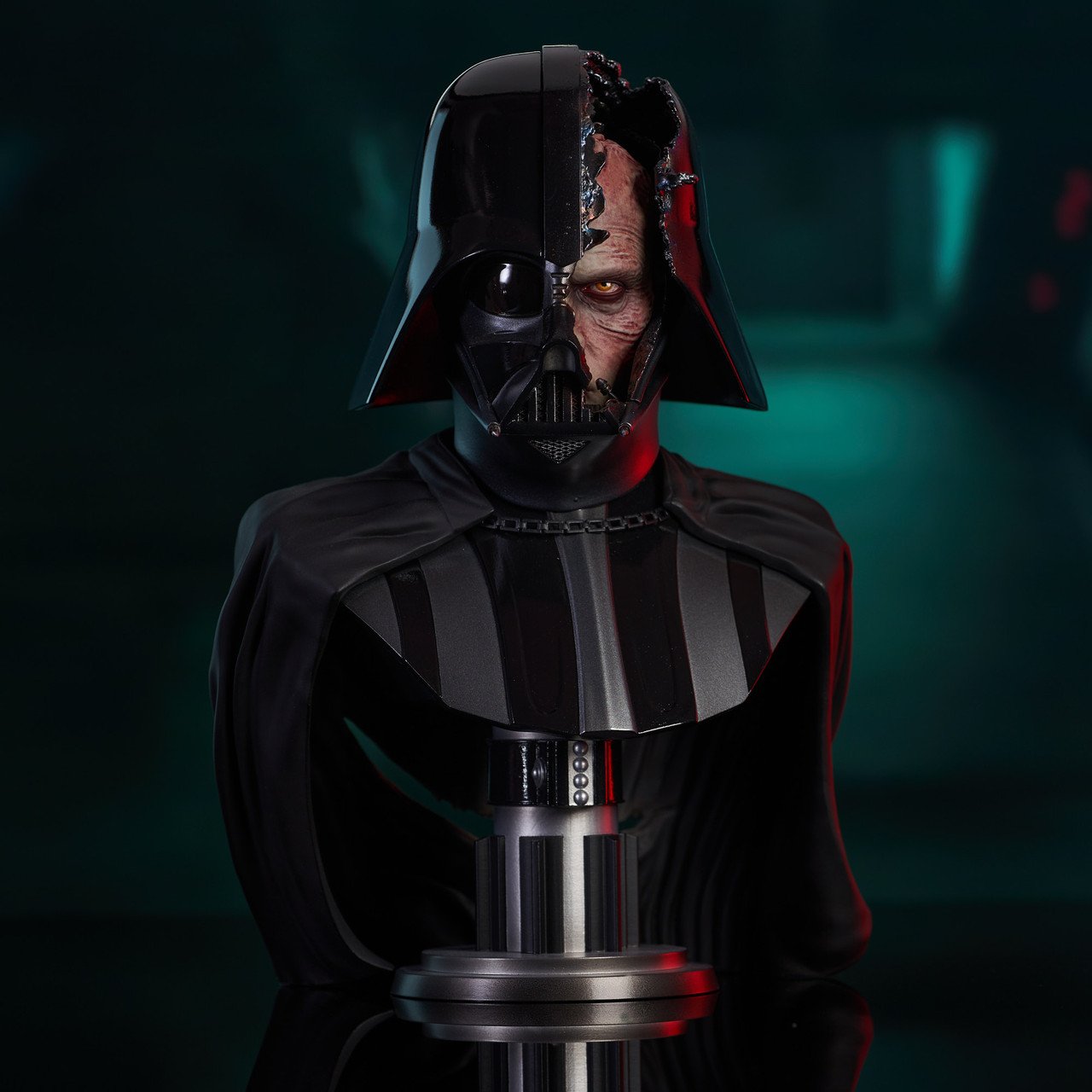 Gentle Giant | Star Wars Obi-Wan Kenobi - Legends in 3D Bust 1/2 Darth Vader (Damaged Helmet) 28 cm