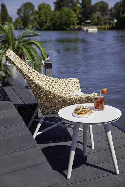 Lounge křeslo Hartman Delphine z umělého výpletu, honey