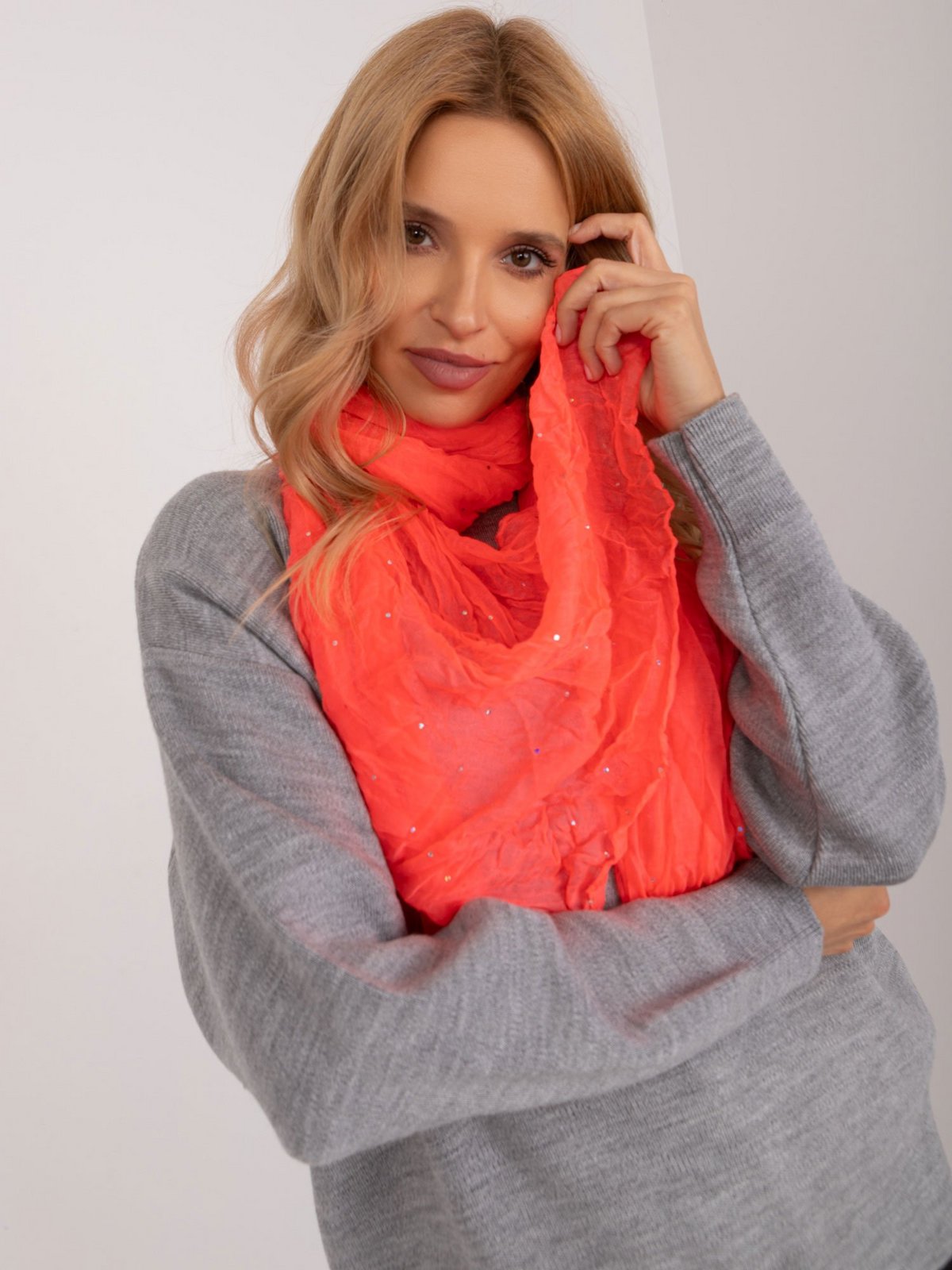 Fluo růžový dámský šátek s aplikacemi