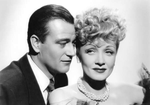 BRIDGEMAN IMAGES Umělecká fotografie John Wayne And Marlene Dietrich, (40 x 26.7 cm)