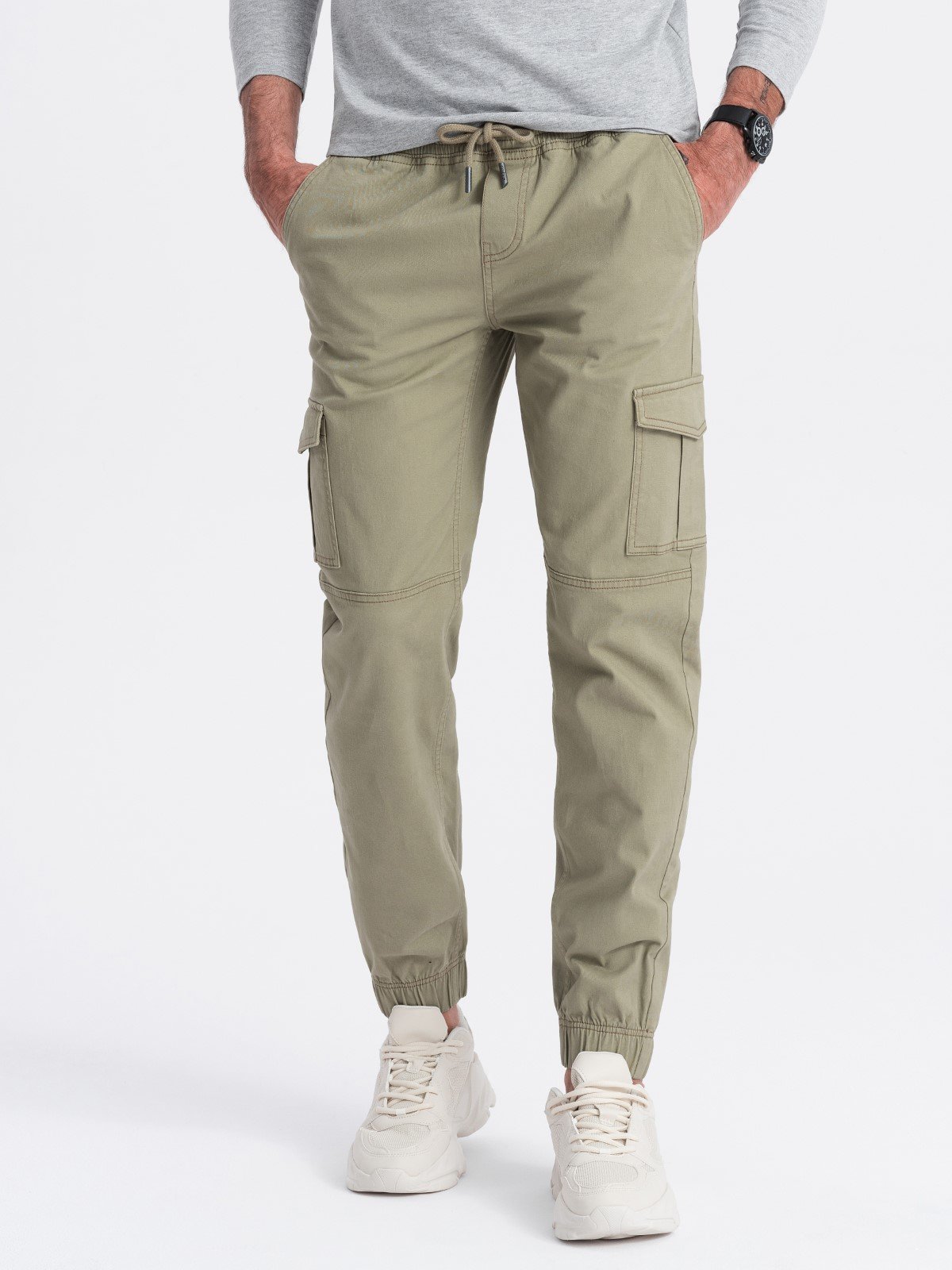 Pánské kalhoty JOGGERY s cargo kapsami na zip - khaki V1 OM-PAJO-0123