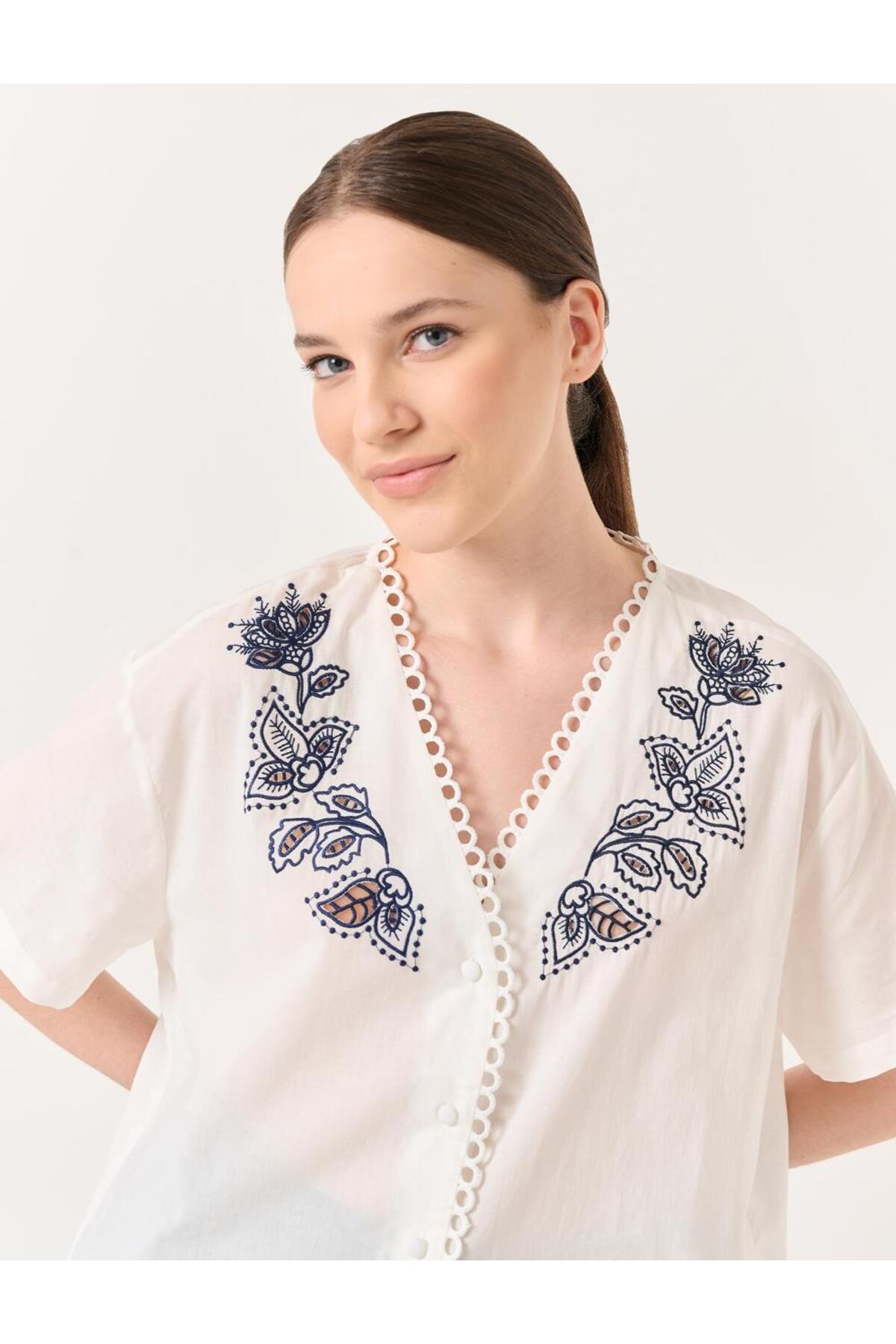 Jimmy Key White V-Neck Short Sleeved Shirt With Floral Embroidery